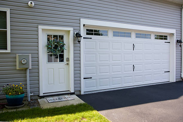 24/7 Emergency Garage Door Panel Replacement experts in Highland, KS